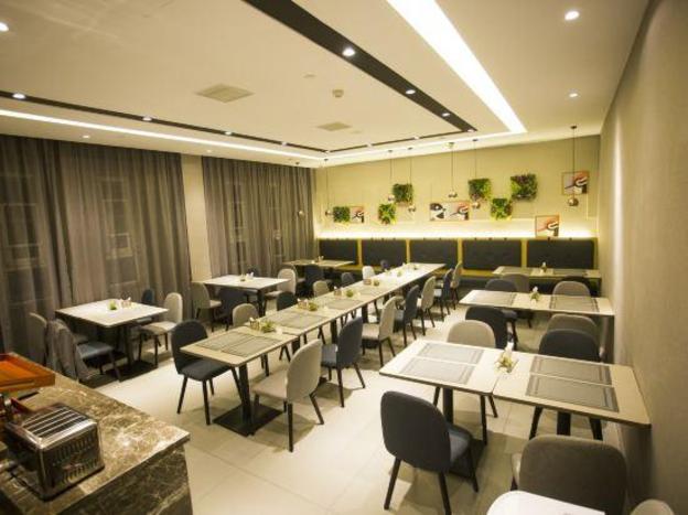 homeinn selected zaozhuang xuecheng guangming west road high speed railway station