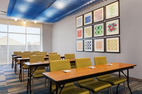 holiday inn express and suites edinburg mcallen area by ihg