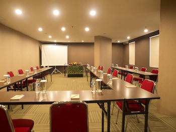 the gloria suites jakarta