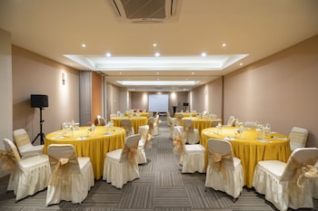 the gloria suites jakarta