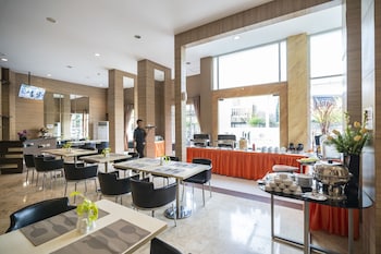 the gloria suites jakarta