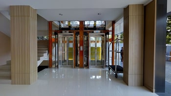 the gloria suites jakarta