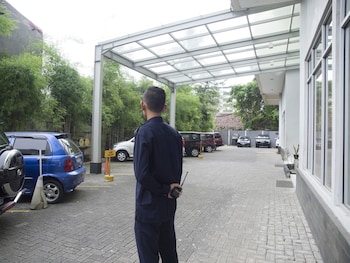 the gloria suites jakarta