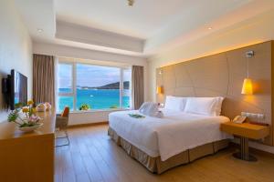 ocean view resort yalong bay former holiday inn y