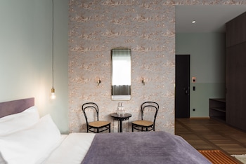 the flushing meadows hotel and bar