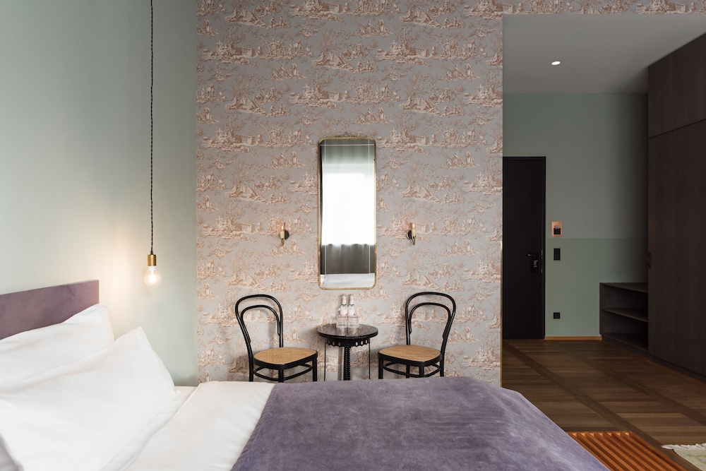 the flushing meadows hotel and bar