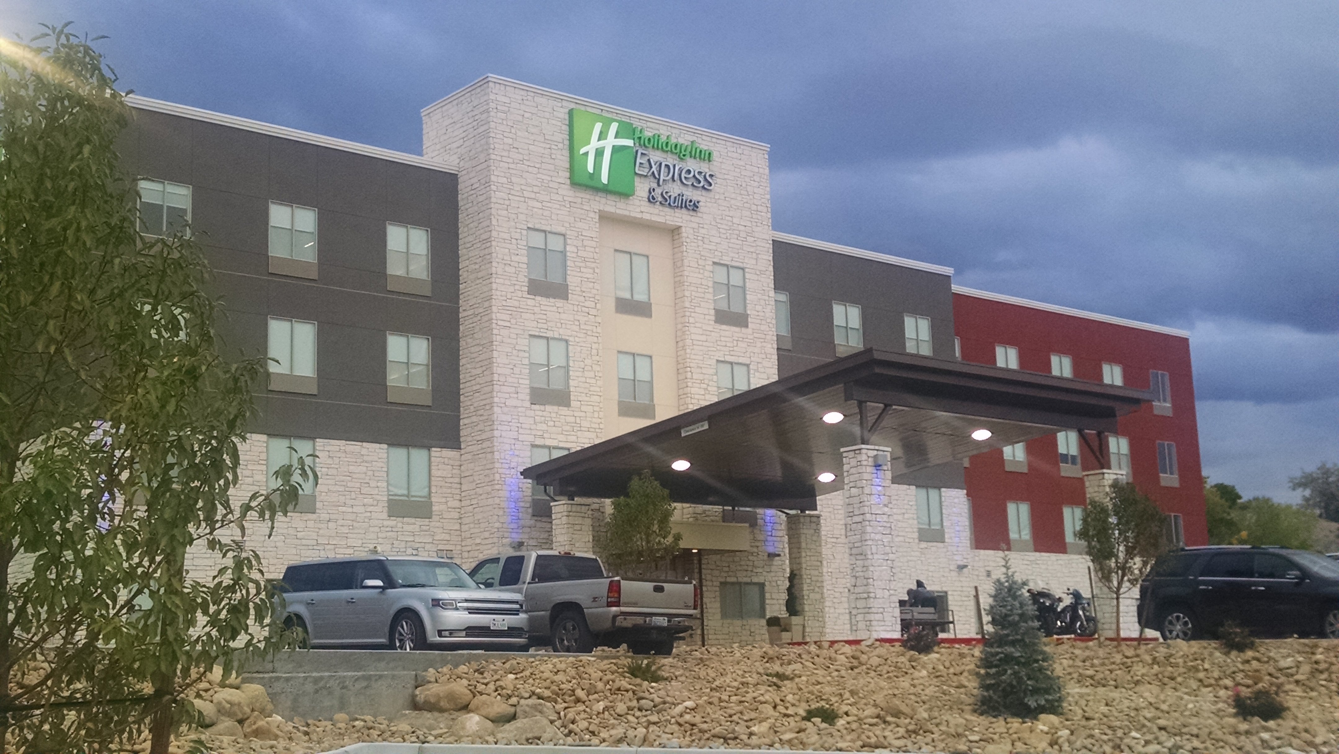 holiday inn express and suites price by ihg