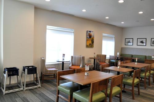 holiday inn express and suites price by ihg