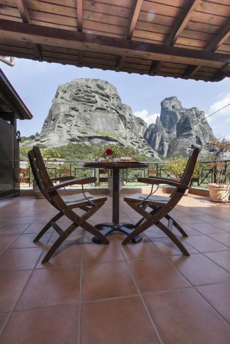 dellas boutique hotel