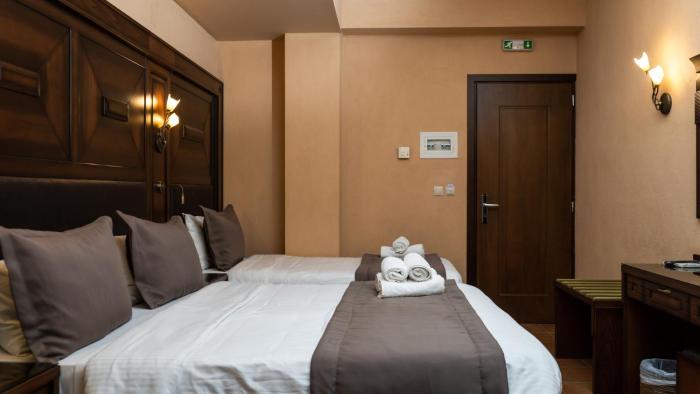 dellas boutique hotel