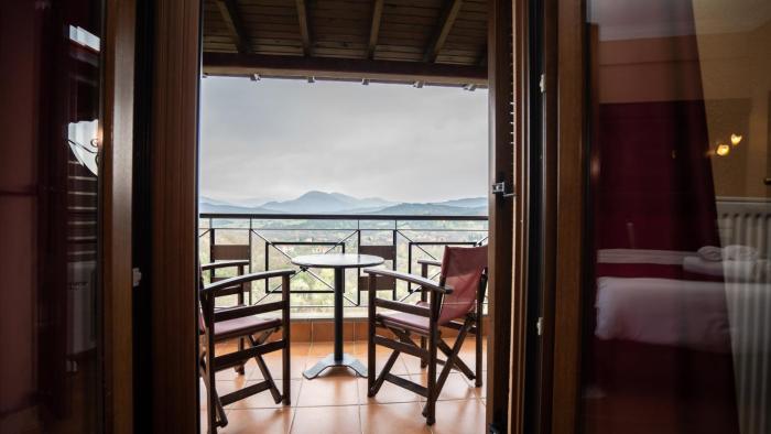 dellas boutique hotel