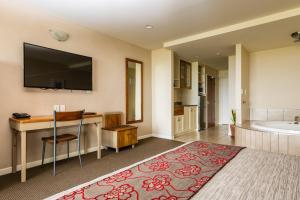 pebble beach motor inn