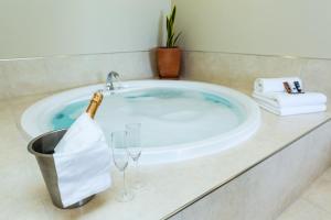 pebble beach motor inn