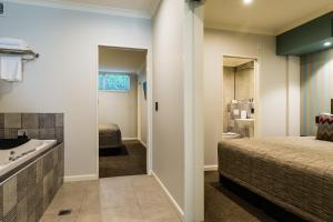 pebble beach motor inn