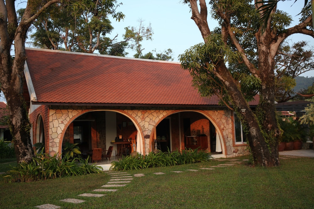 samanea beach resort and spa