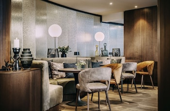 grand tirolia htl kitzbuhel curio