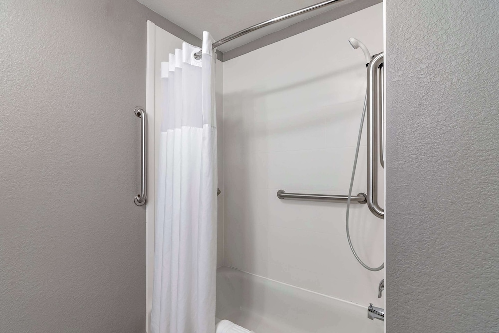 comfort inn and suites