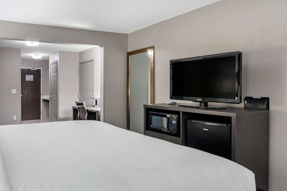 comfort inn and suites