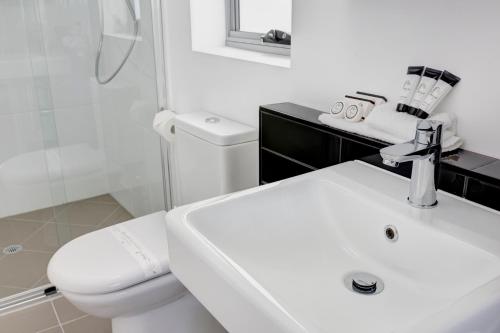 direct collective pavilion and governor on brookes