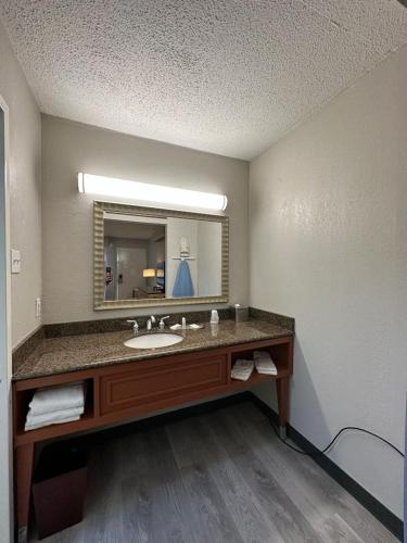 days inn lanett