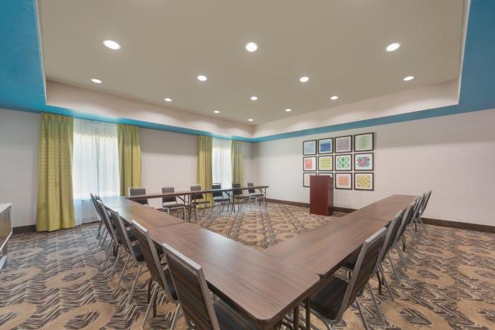 holiday inn express and suites houston nw tomball