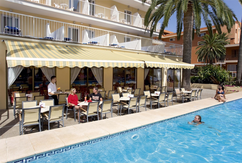 universal hotel bikini