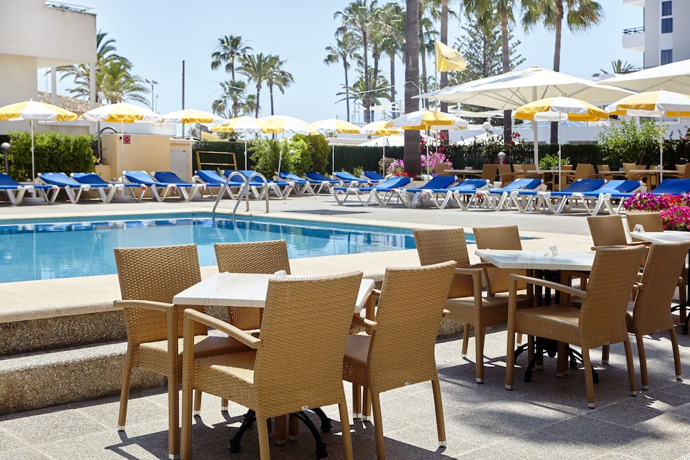 universal hotel bikini