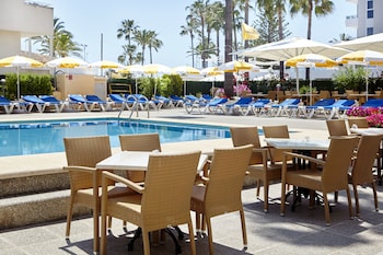universal hotel bikini