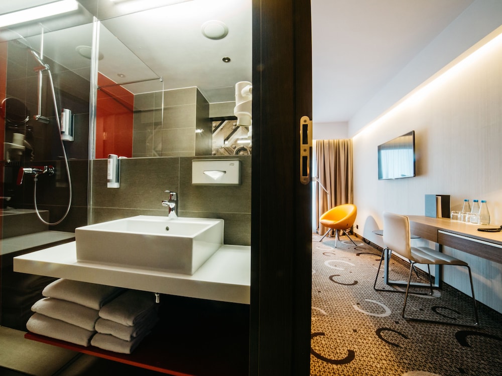 q hotel plus krakow