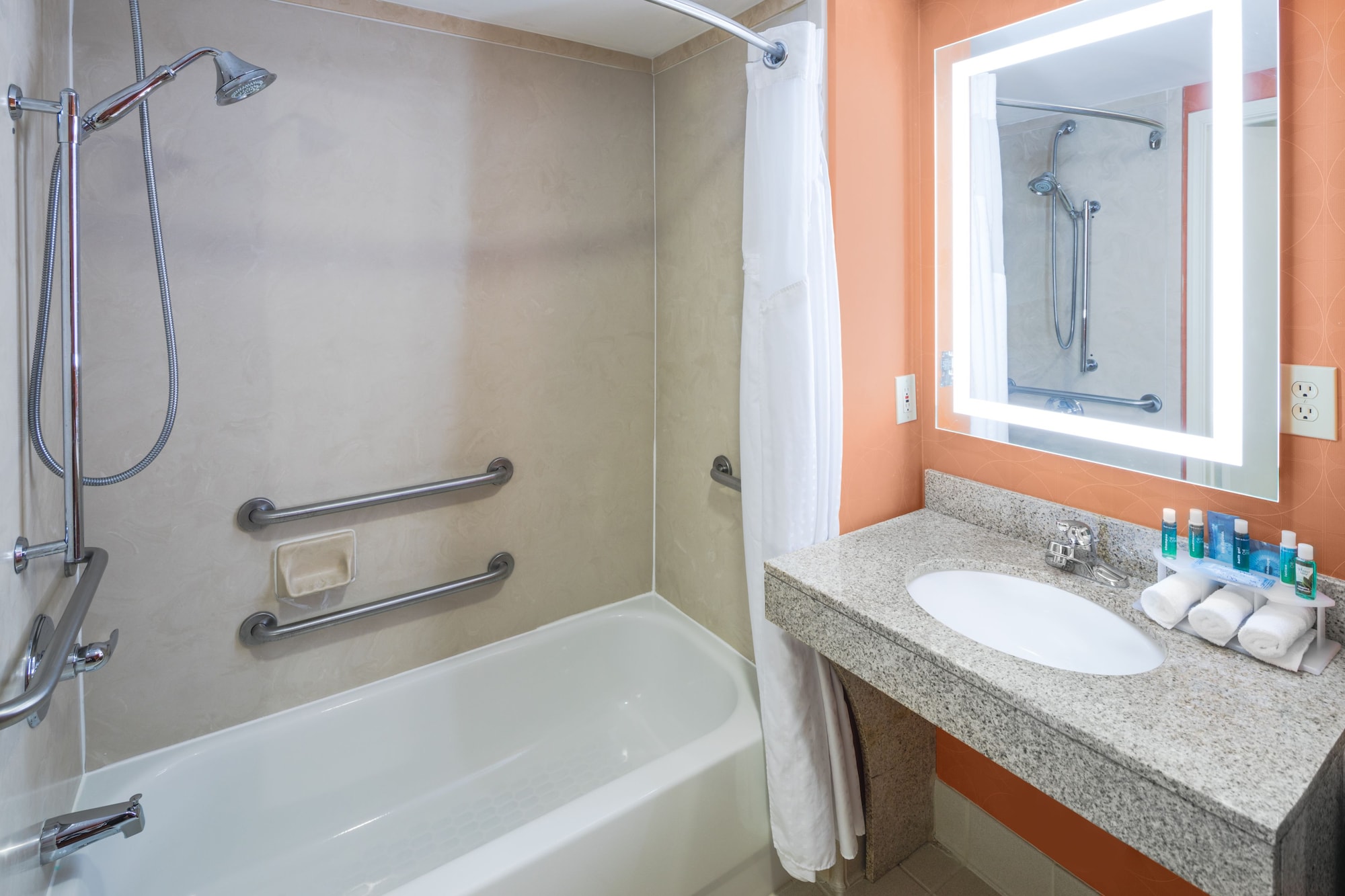 holiday inn express and suites duluth mall area