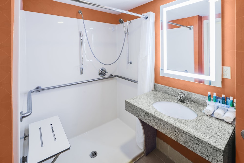 holiday inn express and suites duluth mall area
