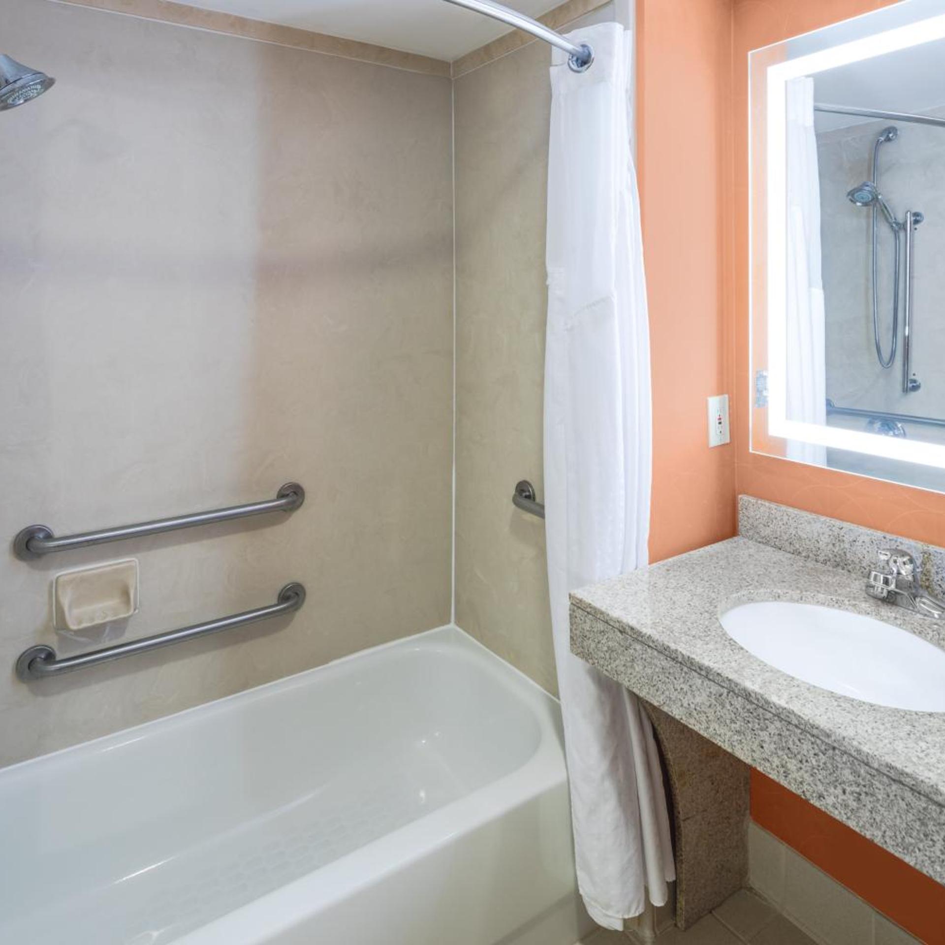 holiday inn express and suites duluth mall area