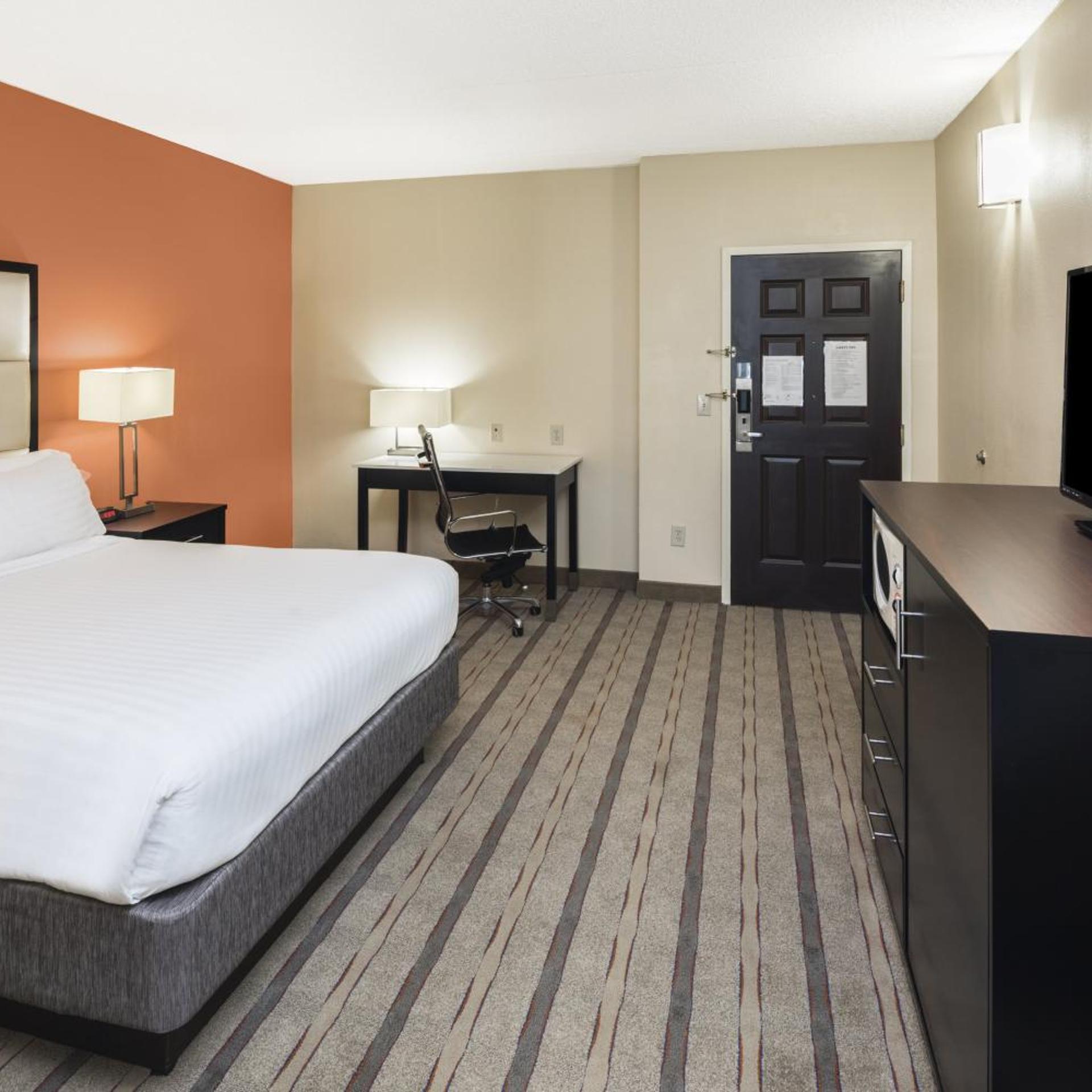 holiday inn express and suites duluth mall area