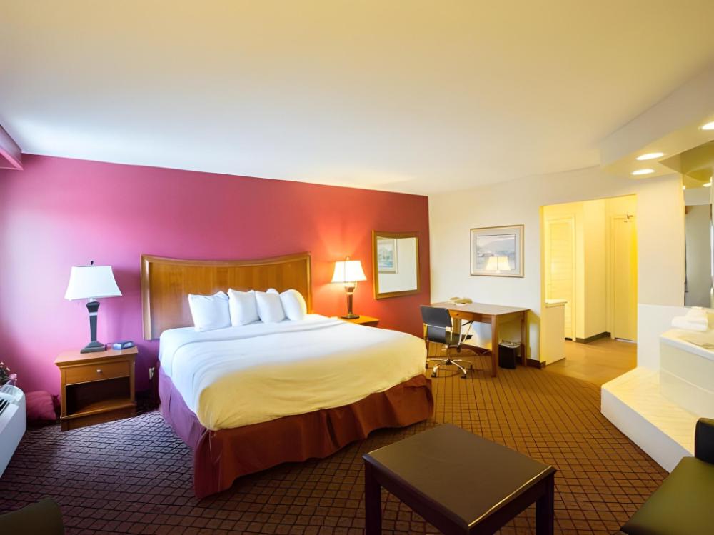 econo lodge inn and suites joplin