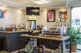 econo lodge inn and suites joplin