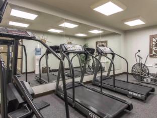 econo lodge inn and suites joplin