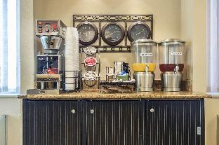 econo lodge inn and suites joplin