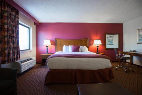 econo lodge inn and suites joplin