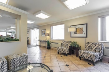 econo lodge inn and suites joplin