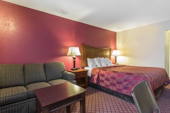 econo lodge inn and suites joplin