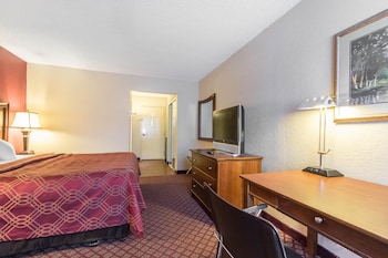 econo lodge inn and suites joplin