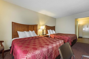 econo lodge inn and suites joplin