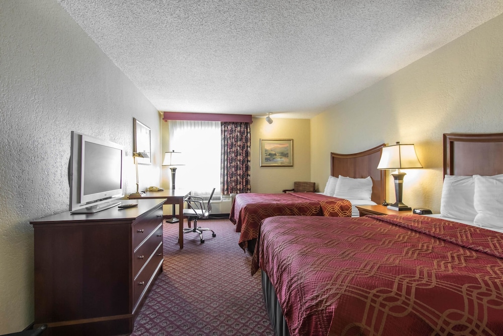 econo lodge inn and suites joplin