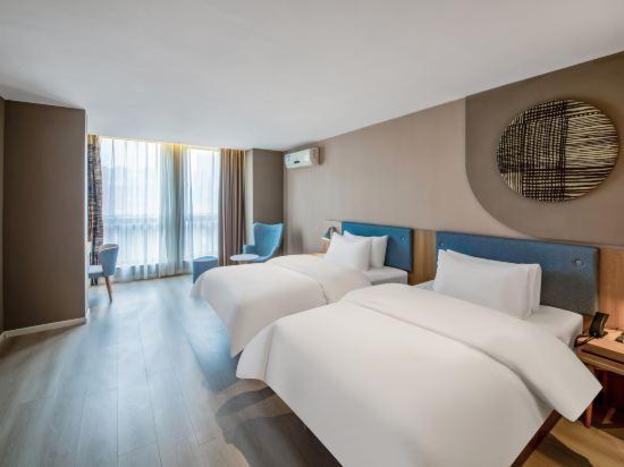 home inn chengdu century city new convention and exhibition center metro station