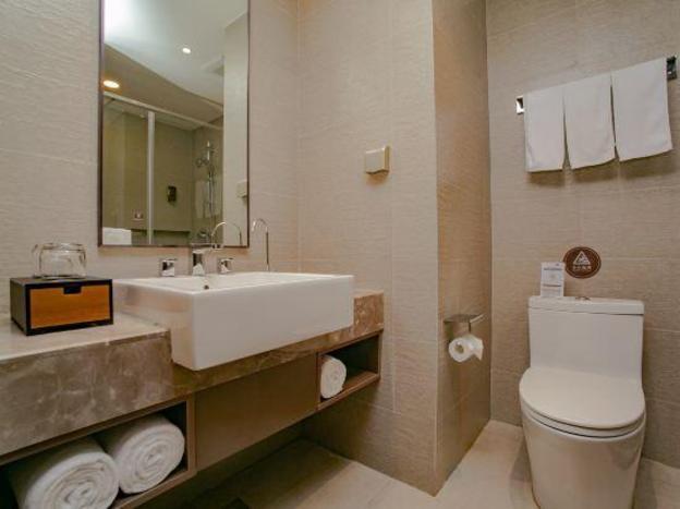 home inn plus chengdu jianshe road dongjiao jiyi