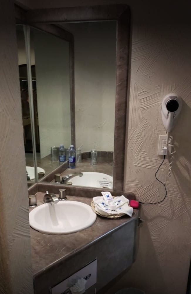 portonovo hotel and suites