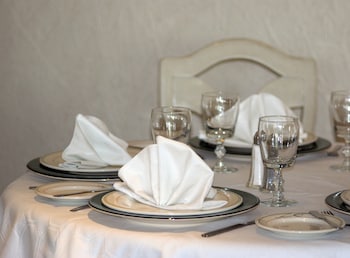 portonovo hotel and suites