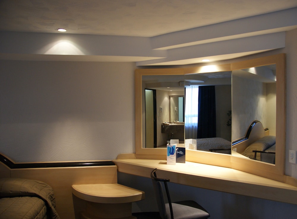 portonovo hotel and suites