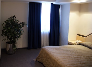 portonovo hotel and suites