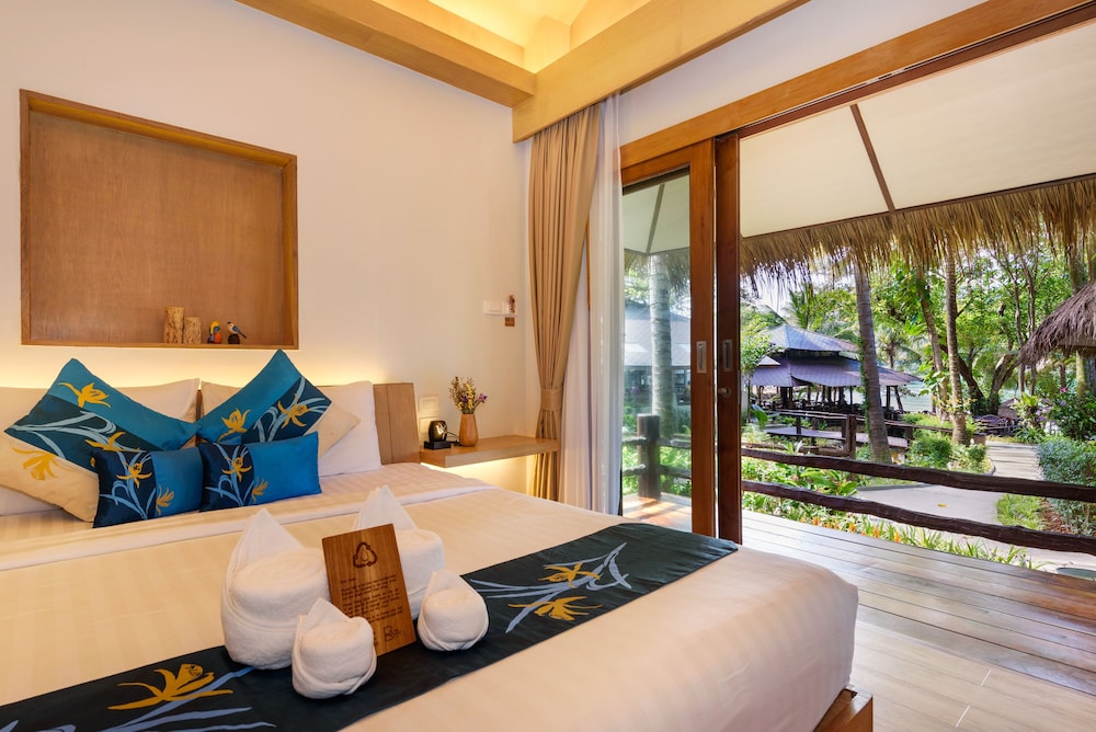 the beach natural resort koh kood
